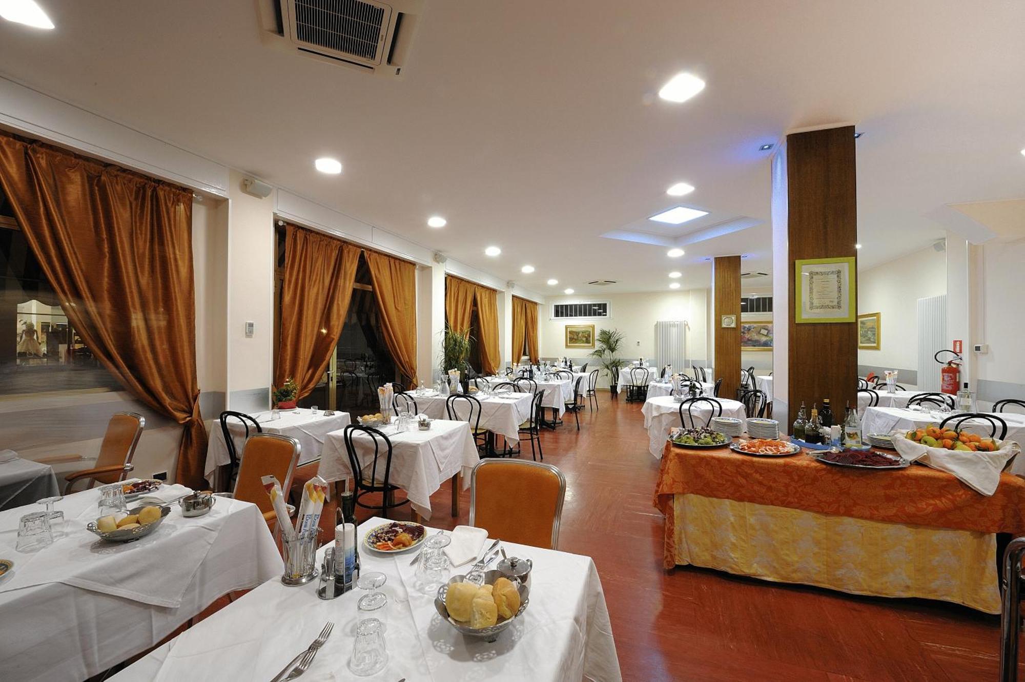 Hotel Arma Ristorante Арма ди Таджия Екстериор снимка